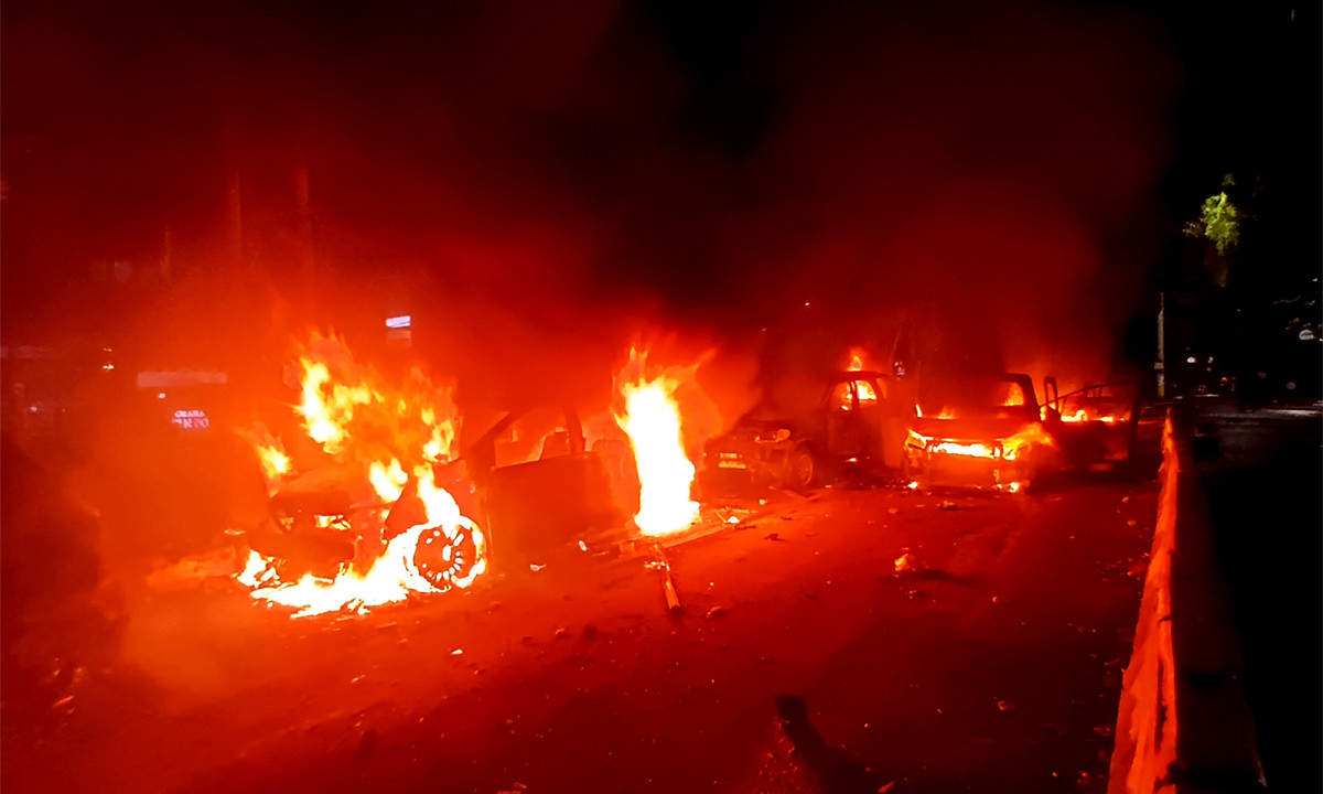 Mako Brimob di Kepung Warga Mako Brimob di Kepung Warga