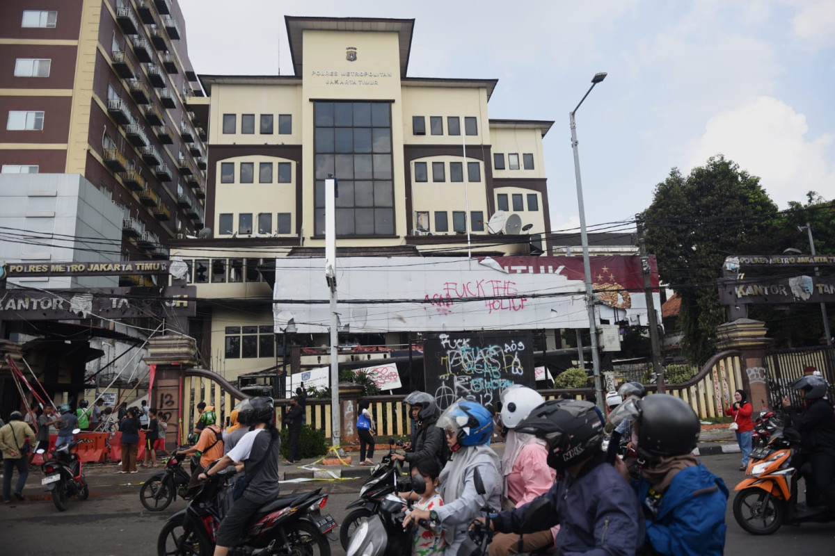 Kondisi Porak-Porandan Kantor Polres Jaktim Kondisi Porak-Porandan Kantor Polres Jaktim