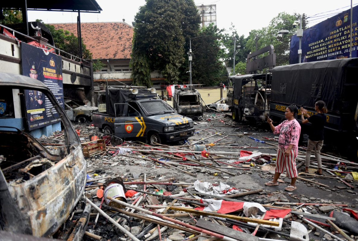 Kondisi Porak-Porandan Kantor Polres Jaktim Kondisi Porak-Porandan Kantor Polres Jaktim