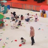 Isi Libur Nataru dengan Bermain Salju di Mall