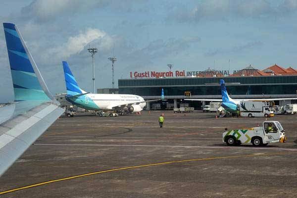 Sejumlah pesawat terparkir di Bandara I Gusti Ngurah Rai, Bali, Selasa (20/3/2018), ANTARA/Wira Suryantala