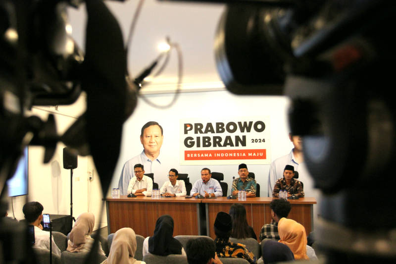 FOTO: Prabowo-Gibran Dapat Dukungan Relawan Anies Dan Ganjar ...