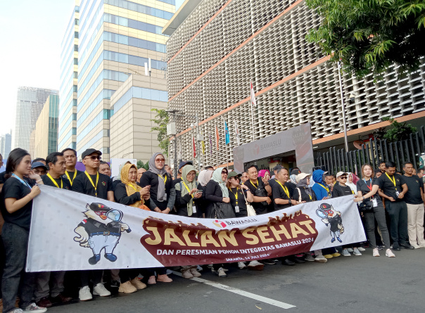 alt="bawalu gelar jalan sehat di jakarta"