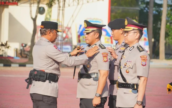 alt="Kapolda Kaltim laksanakan sertijab kapolres Kutai"