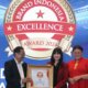 alt="Ardelyta Susanti, menerima penghargaan Brand Indonesia Excellence Award 2024 untuk kategori Food & Beverage dari Ceo Trans N Co Indonesia"