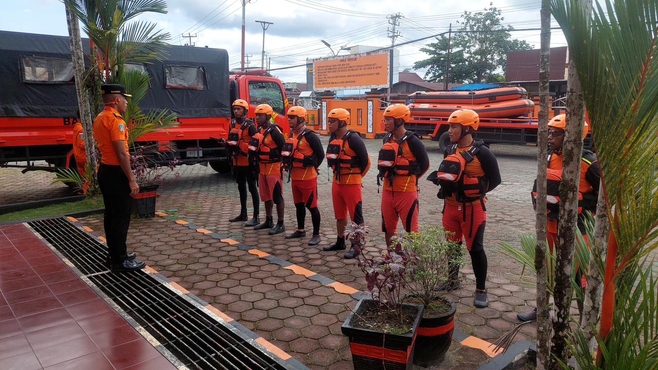 Tim SAR lakukan Apel sebelum lakukan pencarian kapal