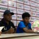 onferensi pers Pelatih Persintan Intan Jaya Raimon Jagani bersama Kapten Bil Hein Dicky Keno usai laga melawan Persemi Mimika, di Stadion Wania Imipi, Mimika, Papua Tengah
