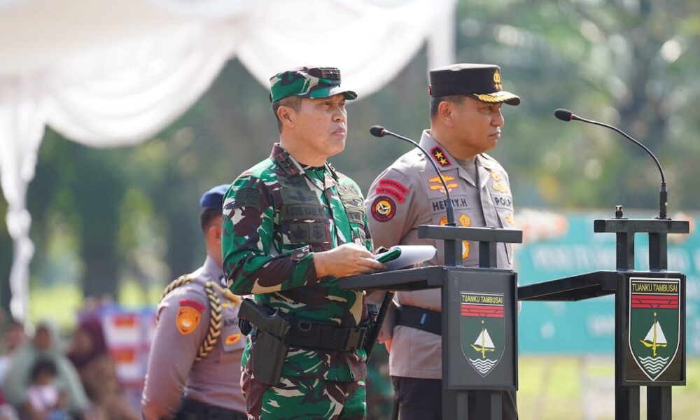 Pangdam Tuanku Tambusai dan Kapolda Riau memimpin upacara penutupan TMMD ke-127 di Kodim 0302 Inhu Kuansing.