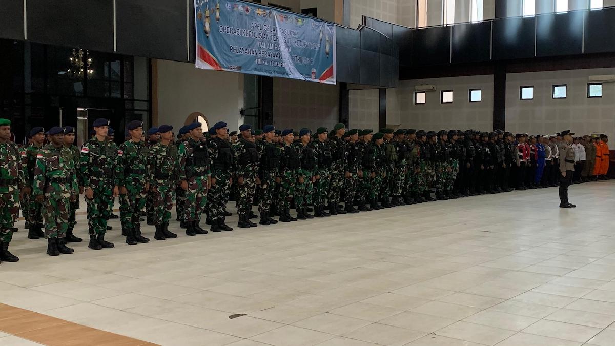 Apel gelar pasukan Operasi Ketupat 2026 di Mimika dengan melibatkan personel gabungan TNI dan Polri untuk pengamanan Lebaran.