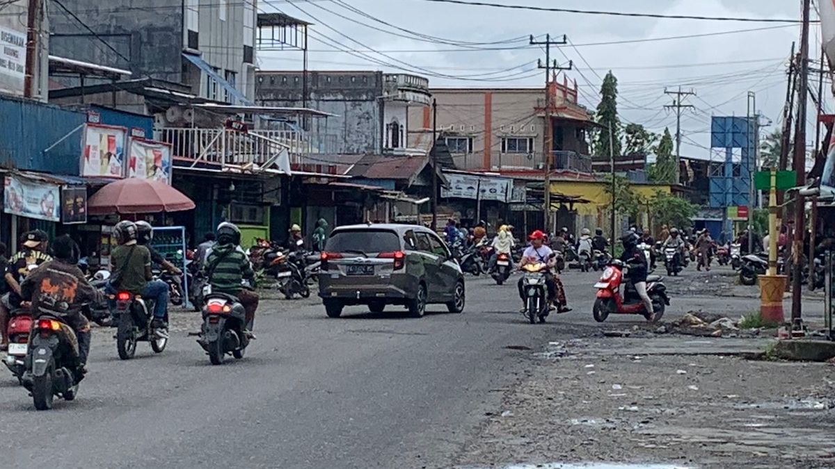 Suasana di poros Jalan Ahmad Yani - Jalan Leo Mamiri Timika