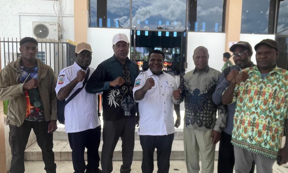 Kepala Dinas Koperasi Samuel Yogi saat melakukan koordinasi strategis bersama pimpinan Lemasko untuk sinkronisasi pengembangan ekonomi kerakyatan di Kabupaten Mimika