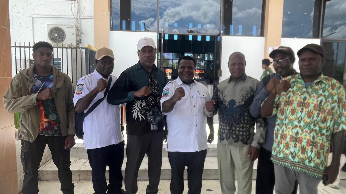 Kepala Dinas Koperasi Samuel Yogi saat melakukan koordinasi strategis bersama pimpinan Lemasko untuk sinkronisasi pengembangan ekonomi kerakyatan di Kabupaten Mimika