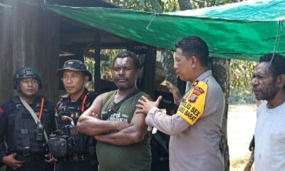 Ipda Muhamad Yani saat berdialog bersama warga di Kapiraya.