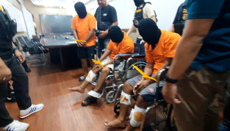 Para tersangka kasus pembunuhan sopir ekspedisi saat diamnkan