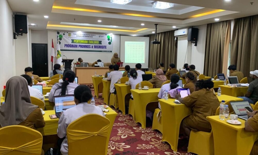 Suasana evaluasi program Promkes dan microsite Dinas Kesehatan Mimika bersama 26 Puskesmas di Ballroom Hotel Grand Tembaga, Timika,