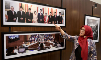 Anggota Dewan Kehormatan Penyelenggara Pemilu Ratna Dewi Petalolo melihat foto pameran setelah membuka saat DKPP menggelar Acara Puncak Festival Etik 2026 dengan tema “Etika Dan Keadilan Pemilu” dan Empat Belas Tahun DKPP di Kantor DKPP RI, Jakarta, Kamis (11/6/2026). Festival Etik 2026 dan Empat Belas Tahun DKPP digelar dari 11-12 Juni 2026.