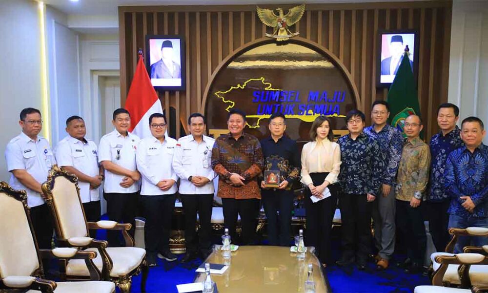 Herman Deru menerima rombongan investor China yang membahas pembangunan PLTA di Kabupaten OKU Selatan, Sumatera Selatan.