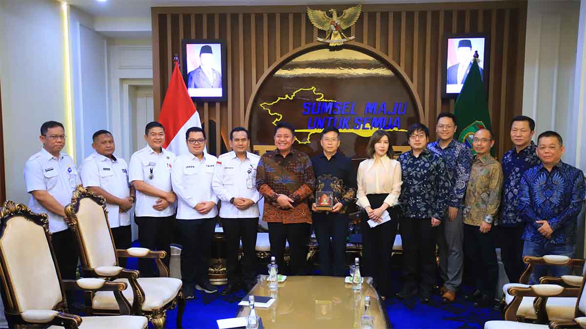 Herman Deru menerima rombongan investor China yang membahas pembangunan PLTA di Kabupaten OKU Selatan, Sumatera Selatan.