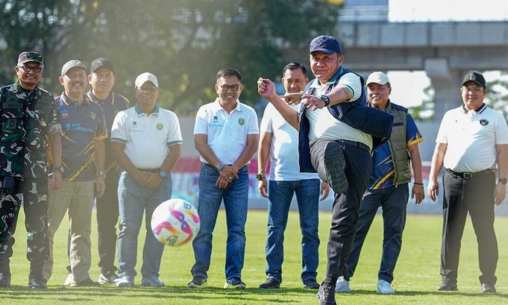 Herman Deru menegaskan pembinaan usia dini menjadi kunci kemajuan sepak bola Indonesia saat membuka Turnamen U-15 Sumsel 2026.