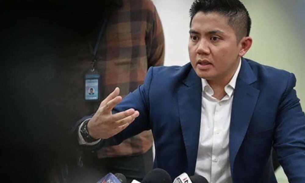 Seskab Mayor Teddy Indra Wijaya saat memberikan keterangan kepada wartawan