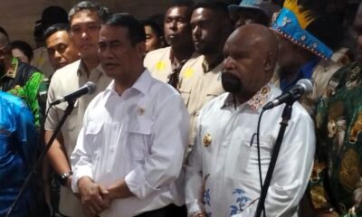 Gubernur Papua Selatan Apolo Safanpo dan Menteri Pertanian Andi Amran Sulaiman saat konferensi pers pembangunan pertanian Papua di Jakarta.