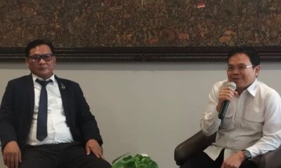 Kuasa hukum sekaligus pemerhati cagar budaya, Teguh Satya Bhakti, dan Direktur Jenderal Pelindungan Kebudayaan dan Tradisi Kementerian Kebudayaan, Restu Gunawan saat konferensi pers di Kantor Kementerian Kebudayaan,