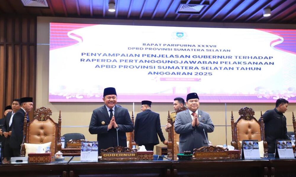 Gubernur Sumsel Herman Deru menyampaikan penjelasan Raperda Pertanggungjawaban Pelaksanaan APBD 2025 dalam Rapat Paripurna DPRD Sumsel di Palembang.