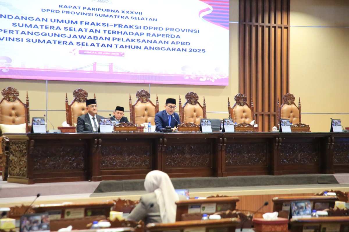 Rapat Paripurna DPRD Sumsel membahas pertanggungjawaban APBD 2025.