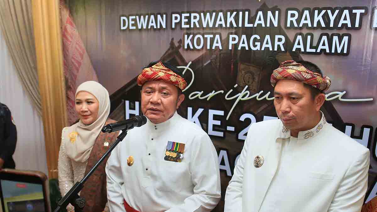 Herman Deru memberikan sambutan saat Rapat Paripurna HUT ke 25 Kota Pagaralam di DPRD Kota Pagaralam.
