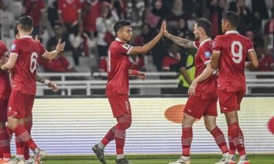 Pemain Timnas Indonesia merayakan gol saat menghadapi Oman dalam laga FIFA Matchday yang berakhir dengan kemenangan 3-0 bagi skuad Garuda.