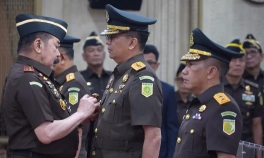 Jaksa Agung ST Burhanuddin melantik Kuntadi sebagai Jampidsus dan Asep Nana Mulyana sebagai Wakil Jaksa Agung di Kejagung.