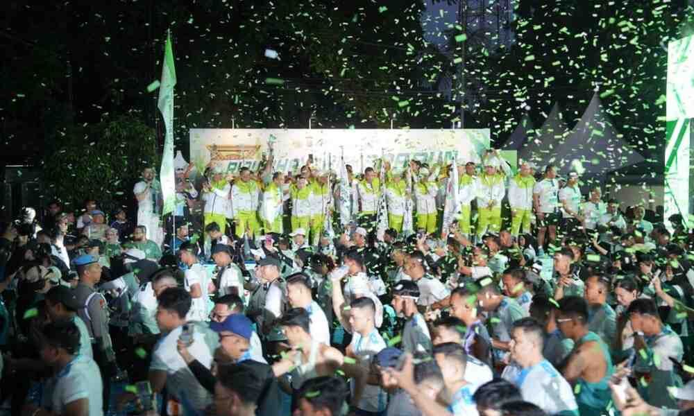 Kapolda Riau Irjen Herry Heryawan melepas ribuan peserta Riau Bhayangkara Run 2026 di depan Mapolda Riau, Pekanbaru.