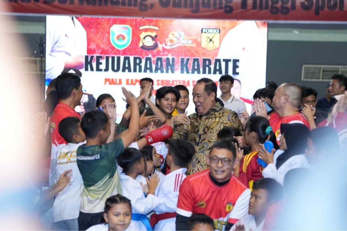 Wakil Gubernur Sumatera Selatan Cik Ujang membuka Kejuaraan Karate Piala Kapolda Sumsel 2026 di GOR PSCC Palembang.