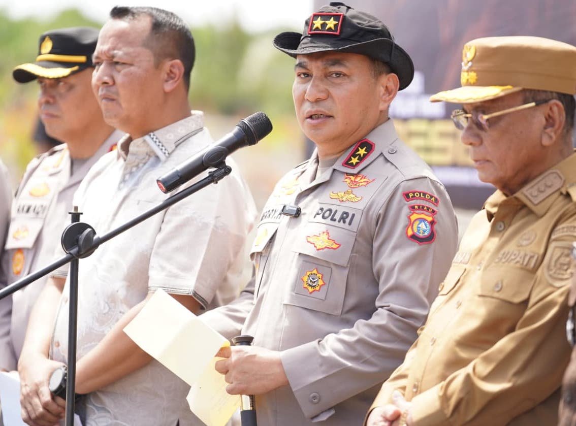Kapolda Riau Irjen Herry Heryawan meninjau langsung lokasi dugaan perusakan ekosistem mangrove dan perambahan kawasan hutan seluas lebih dari 118 hektare di Kabupaten Rokan Hilir.