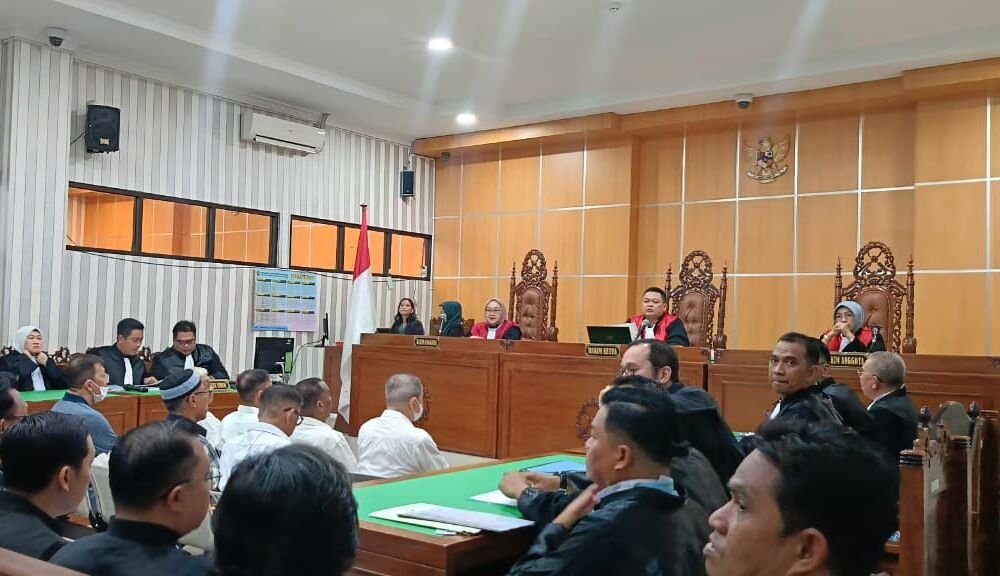 Sidang eksepsi Budiono Tanbun dalam perkara dugaan korupsi pemanfaatan lahan transmigrasi untuk pertambangan di PN Samarinda.