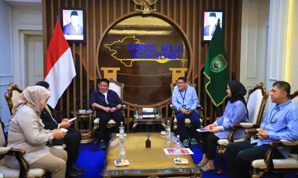 Herman Deru menerima audiensi panitia PIT PERDICI 2026 di Ruang Tamu Gubernur Sumatera Selatan.