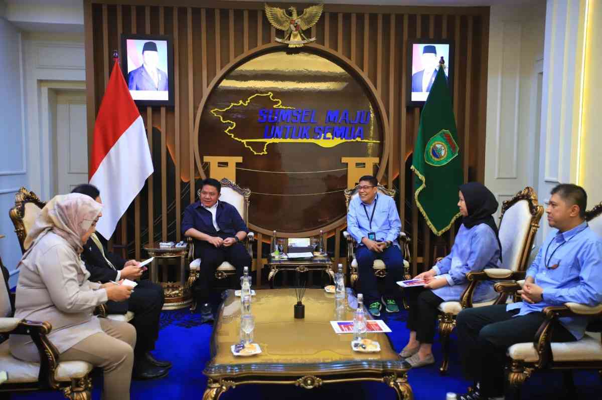 Herman Deru menerima audiensi panitia PIT PERDICI 2026 di Ruang Tamu Gubernur Sumatera Selatan.