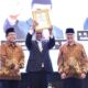 Menteri Pertanian Andi Amran Sulaiman menerima Penghargaan Wredatama Nugraha Utama dari PWRI di Auditorium Kementerian Pertanian Jakarta.