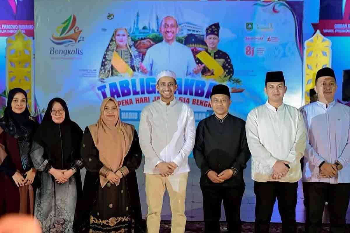 Bupati Bengkalis Kasmarni bersama Habib Husein Ja'far Al Hadar menghadiri Tabligh Akbar Hari Jadi Kabupaten Bengkalis ke-514 yang dipadati ribuan jamaah di Lapangan Tugu Bengkalis.