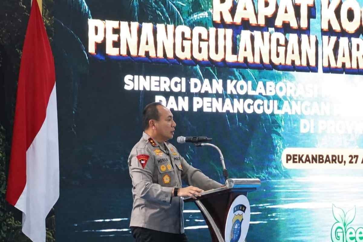 Kapolda Riau Irjen Pol Herry Heryawan menyampaikan perkembangan penanganan Karhutla Kerumutan usai rapat koordinasi di Polda Riau.