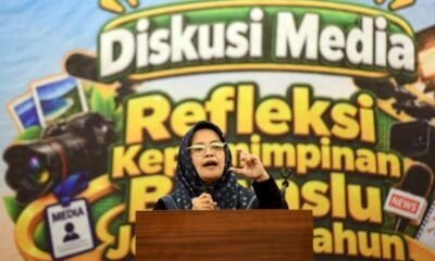 Koordinator Divisi Pencegahan, Partisipasi Masyarakat, dan Hubungan Masyarakat Bawaslu RI, Lolly Suhenty saat membuka diskusi bertema "Refleksi Kepemimpinan Bawaslu Jelang 5 Tahun" di Pangandaran, Jawa Barat, Kamis (3/9/2026). AKTUALITAS.ID/Kiki Budi Hartawan