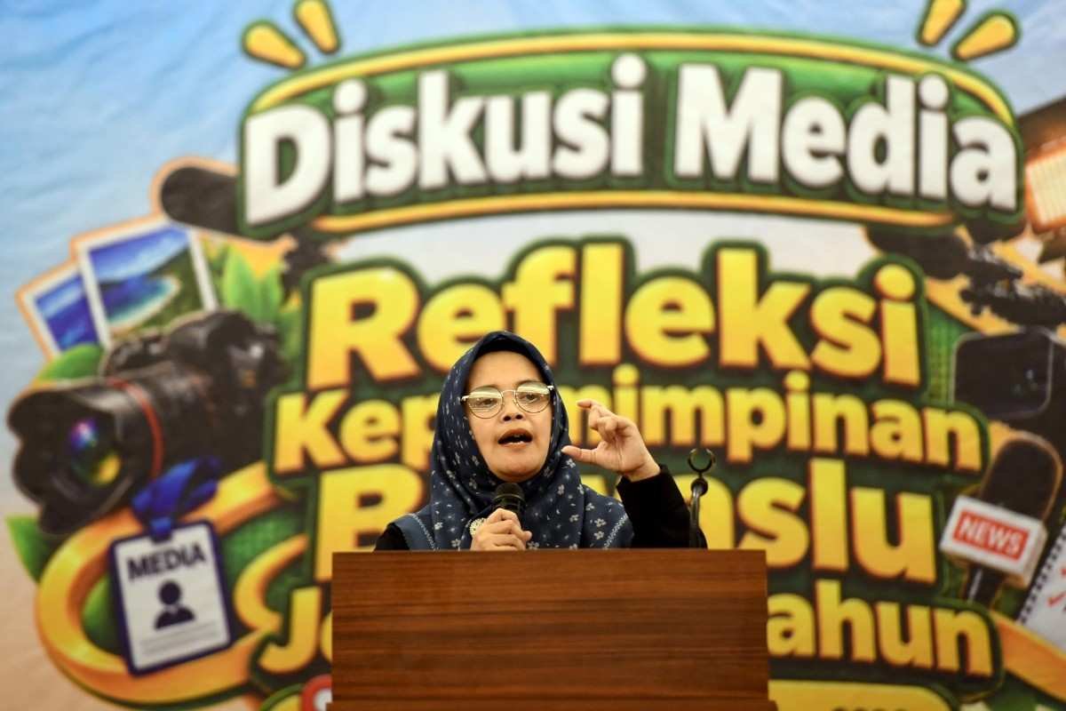 Koordinator Divisi Pencegahan, Partisipasi Masyarakat, dan Hubungan Masyarakat Bawaslu RI, Lolly Suhenty saat membuka diskusi bertema "Refleksi Kepemimpinan Bawaslu Jelang 5 Tahun" di Pangandaran, Jawa Barat, Kamis (3/9/2026). AKTUALITAS.ID/Kiki Budi Hartawan