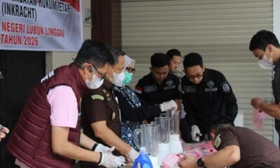 Kejari Lubuklinggau memusnahkan barang bukti perkara inkrah berupa narkotika, senjata tajam, dan barang perkara pidana lainnya.