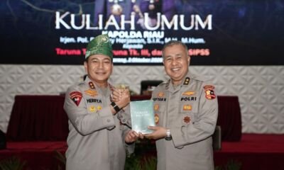 Irjen Herry Heryawan memberikan kuliah umum kepada Taruna Akademi Kepolisian di Semarang, Sabtu (3/10/2026).
